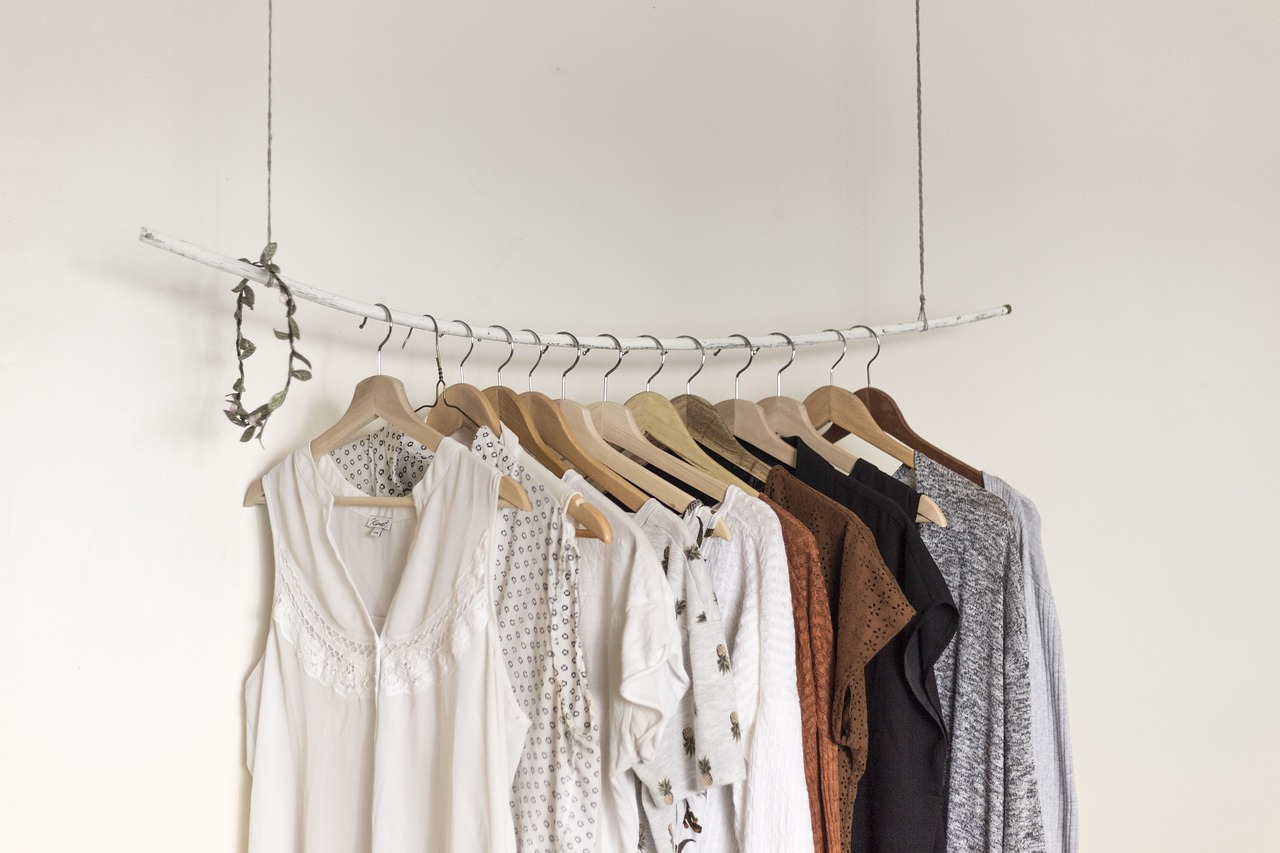 mimimal clothing wardrobe frugal farm life simple homestead